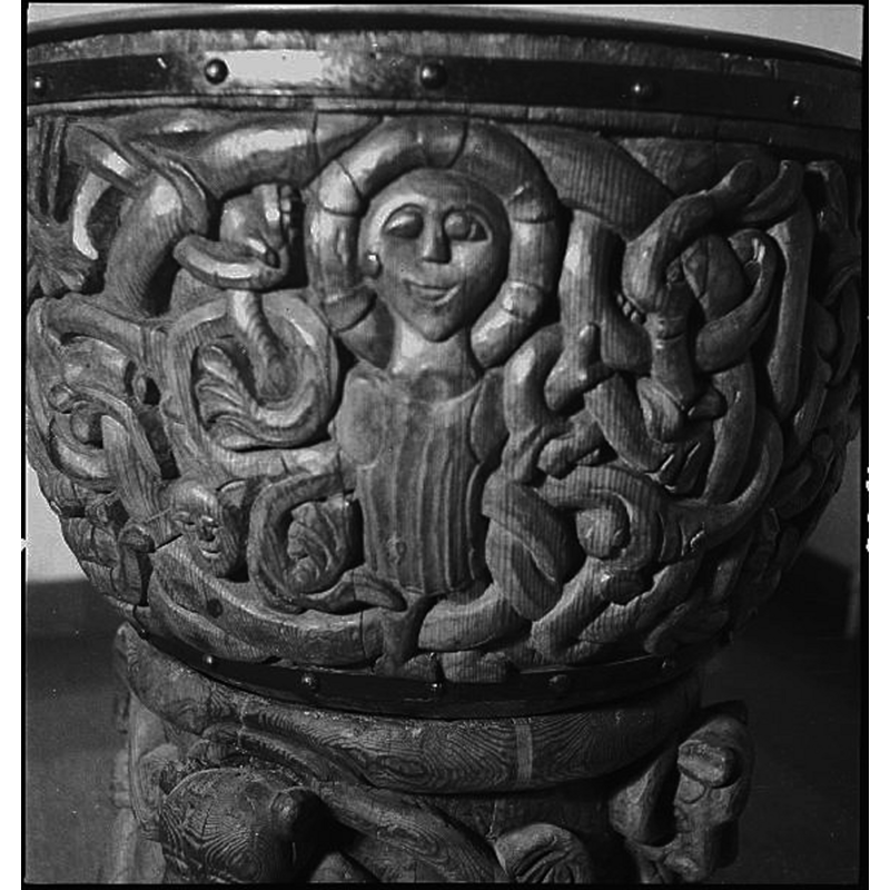 Source caption: "Alnö Nya kyrka [...] Detalj av dopfunt av furu, 1200-talet."
