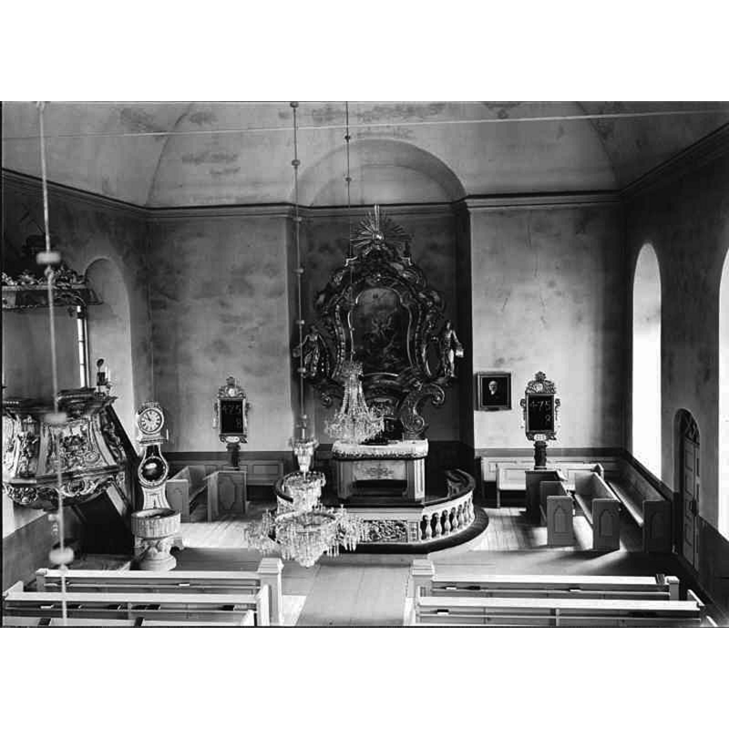 showing the medieval font on the left, by the pulpit