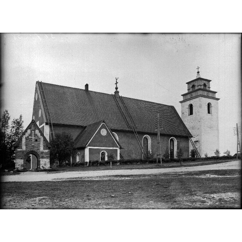Source caption: "Nederluleå kyrka (Gammelstads kyrka) [...] Kyrkan från norr."