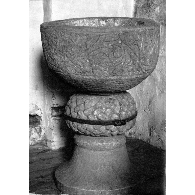 Source caption: "Nederluleå kyrka (Gammelstads kyrka) [...] Dopfunt av marmor, senmedeltida."