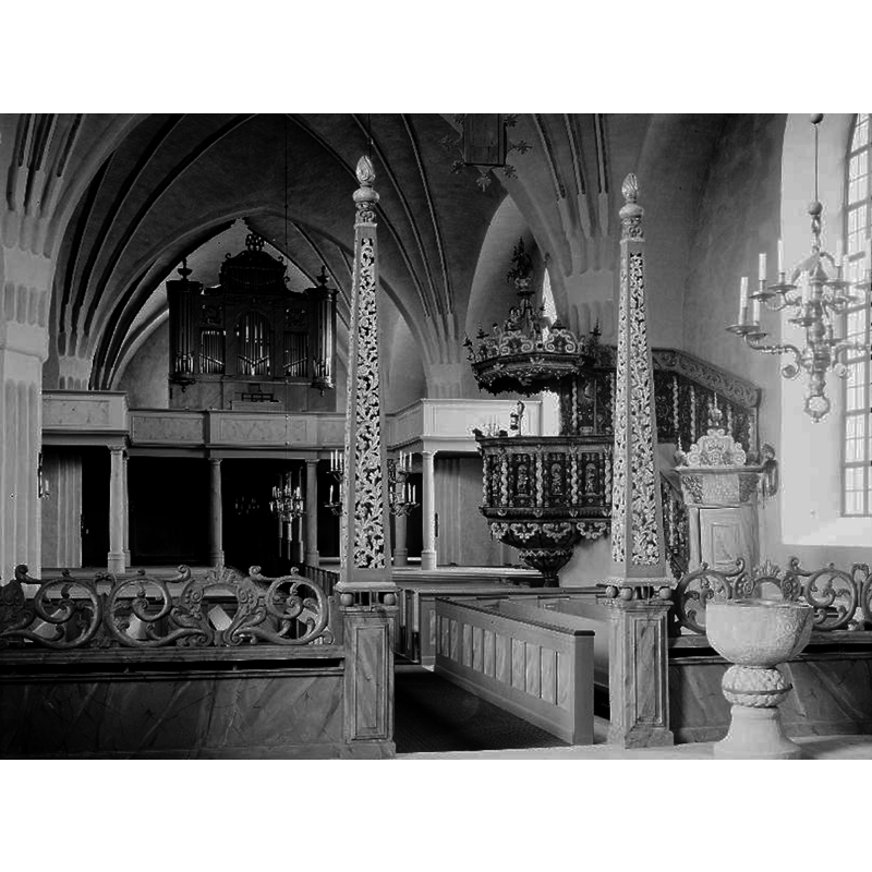 Source caption: "Nederluleå kyrka (Gammelstads kyrka) [...] Interiör mot väster." -- showing the old baptismal font in the foreground, right side of the image