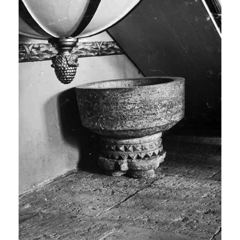 Source caption: "Ekeny kyrka [...] Dopfunt i två block, marmorerat trälock, 1200-talet."