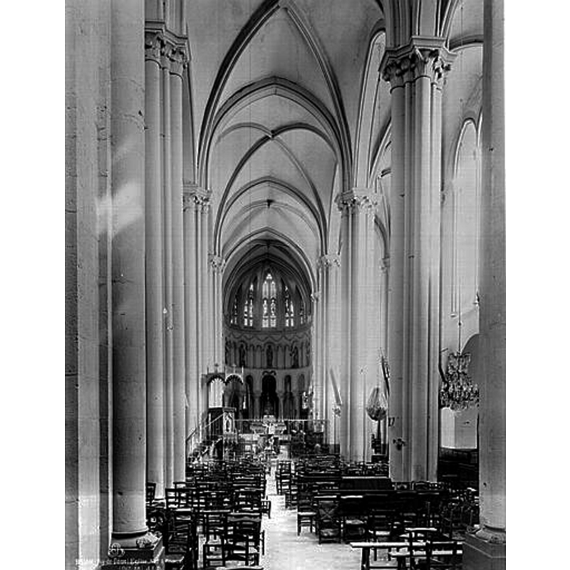 Source caption: "Eglise Saint-Cerneuf. [...] Choeur, intérieur [...] Billom, Puy-de-Dôme, France."