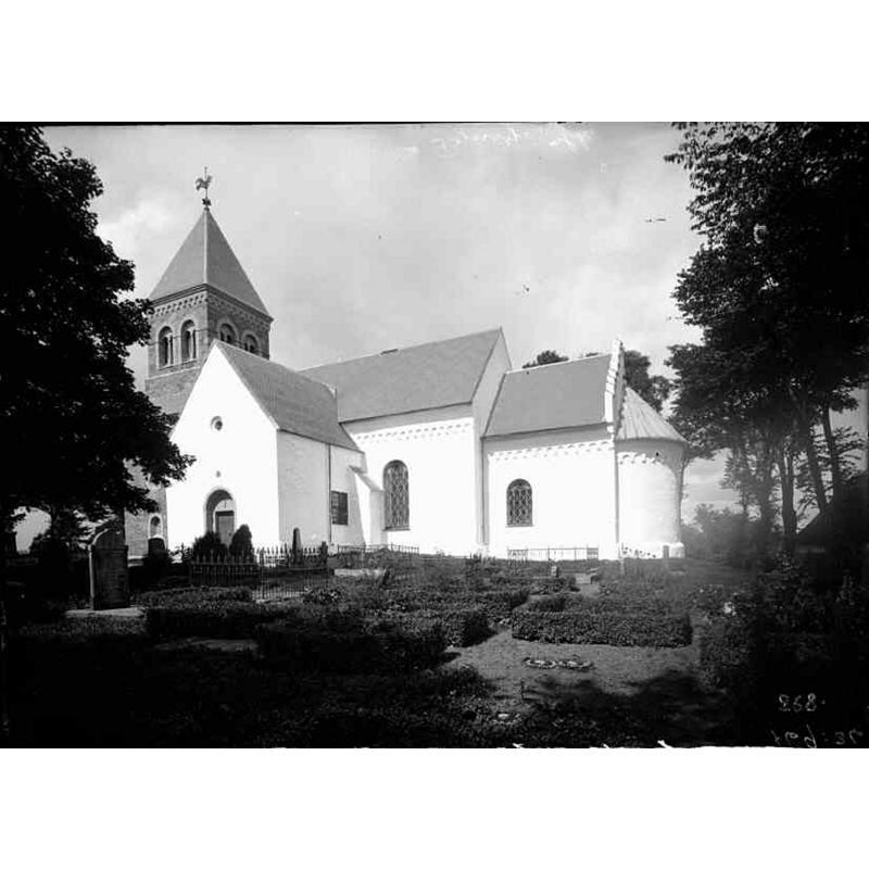 Source caption: "Bjäresjö kyrka [...] Kyrkan från söder." -- the tower had replaced the medieval one in 1892