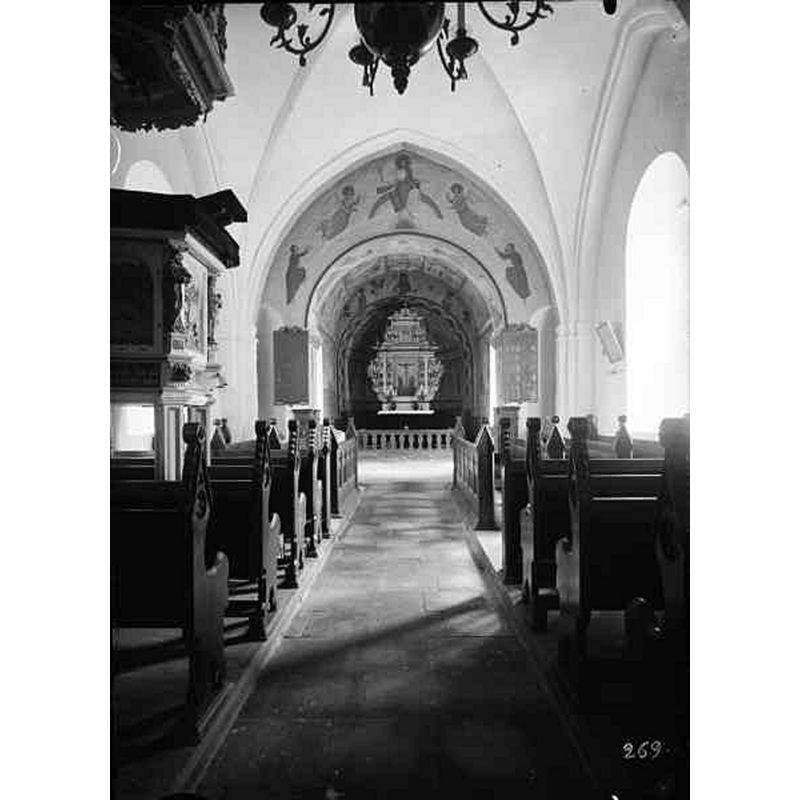 Source caption: "Bjäresjö kyrka [...] Interiör mot öster."