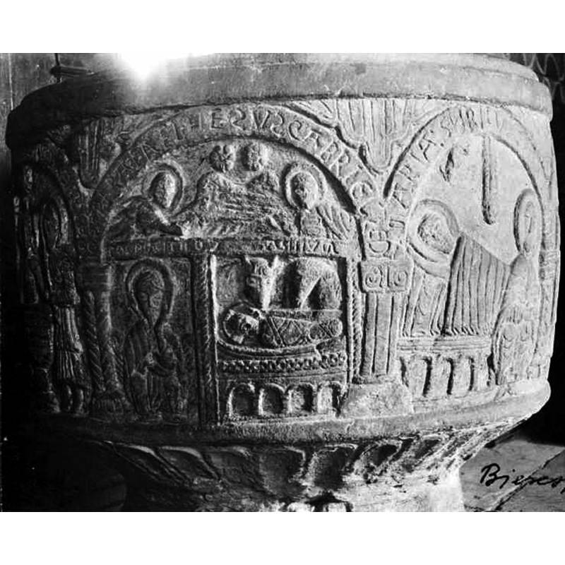 Source caption: "Bjäresjö kyrka [...] Dopfuntscuppa av sandsten, figurframställningar och inskrifter, 1100-talets senare del."