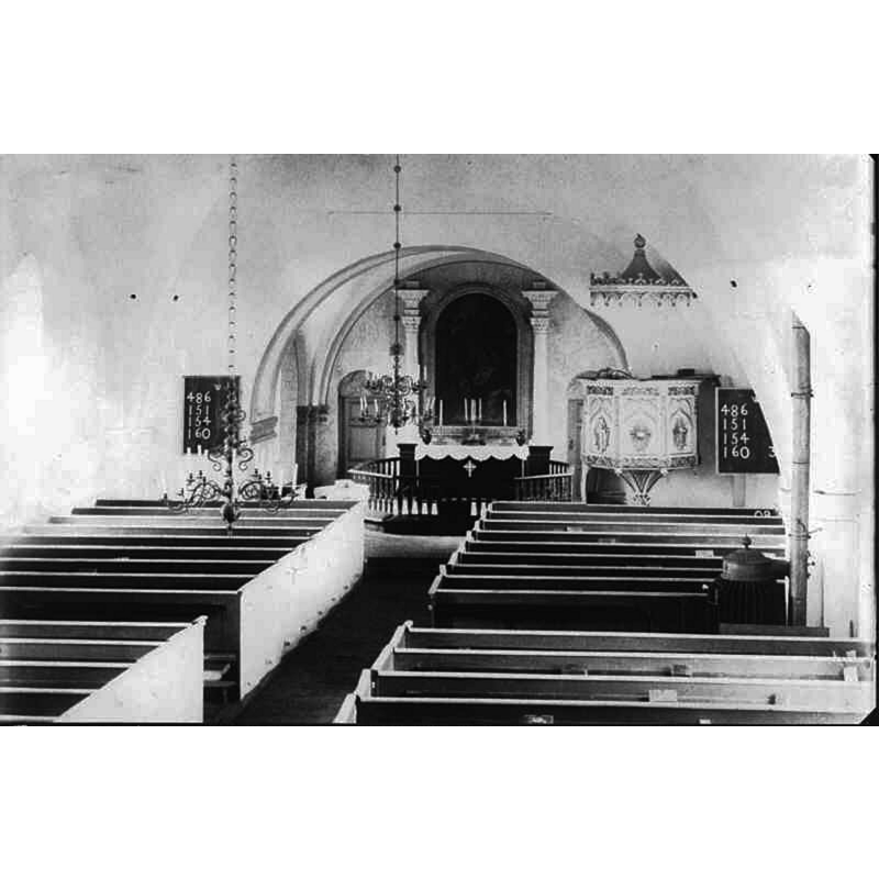 Source caption: "Ausås kyrka [...] Interiör mot öster. Före restaureringen 1906."