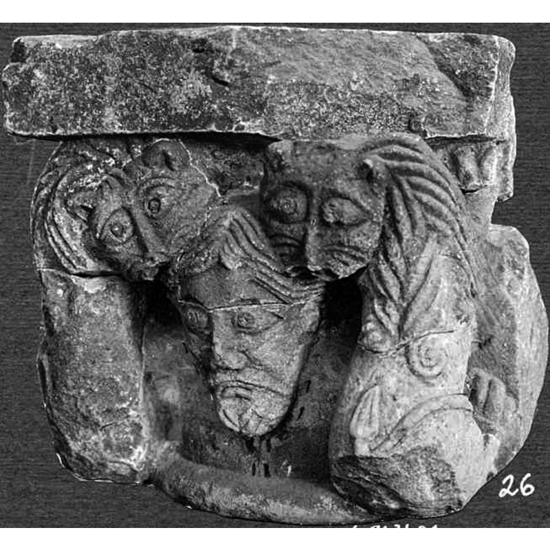 Source caption: "Brösarps kyrka [...] Detalj av dopfunt av sten, manshuvud med två djurfigurer, 1100-talet."