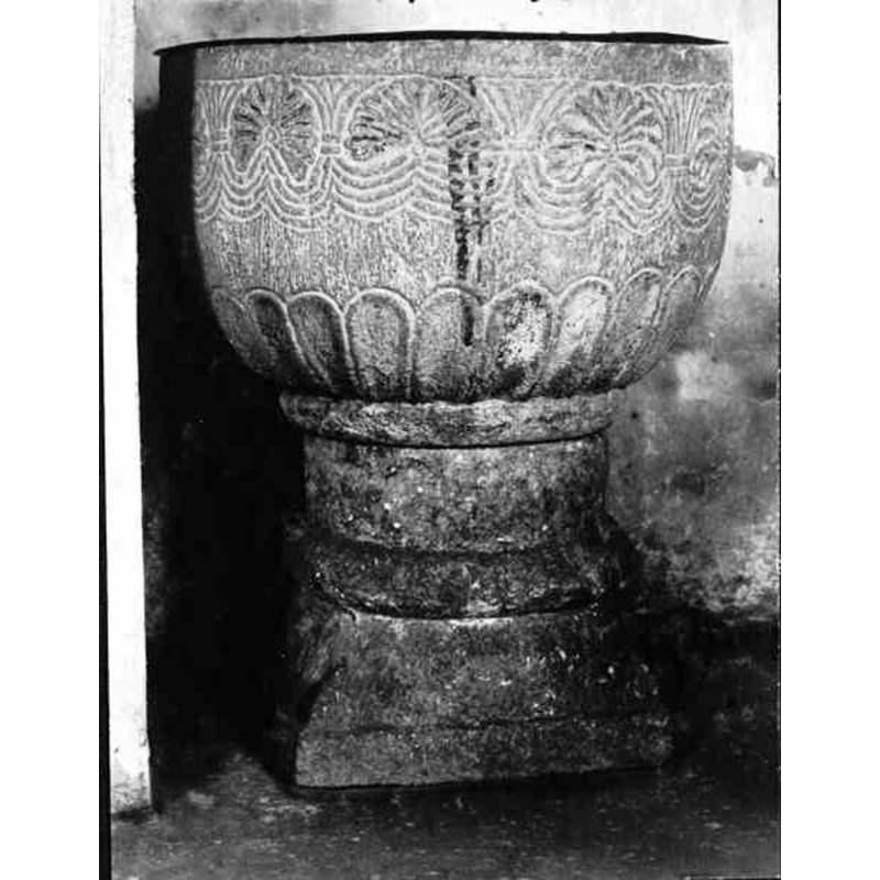 Source caption: "Felestads kyrca [...] Dopfunt av gråsten, medeltida."