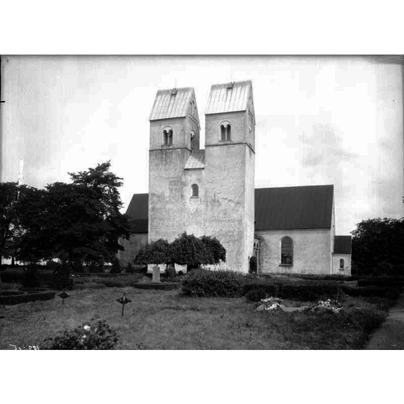 Source caption: "Färlöv, Araslövs kyrka [...] Kyrkan från väster."