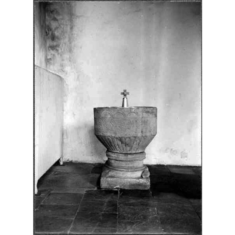 Source caption: "Gwenarps kyrka [...] Dopfunten med det 1941 nyanskaffade dopfatet."