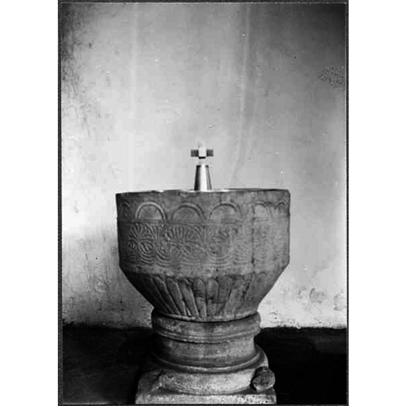 Source caption: "Gwenarps kyrka [...] Dopfunten med det 1941 nyanskaffade dopfatet."