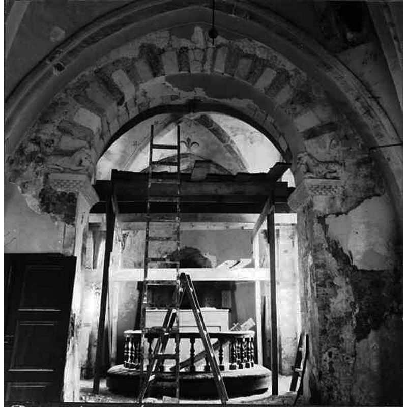 Source caption: "Hammarlövs kyrka [...] Kalkmålningar i triumfbågen. Under restauering."
