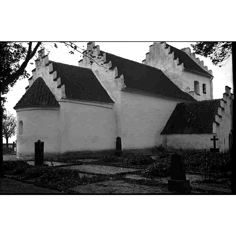 Sourca caption: "Hannas kyrka [...] Kyrkan från nordöst."