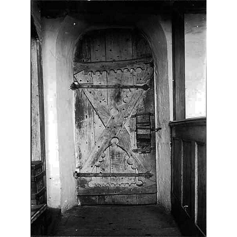 Source caption: "Hannas kyrka [...] Dörr av ek."