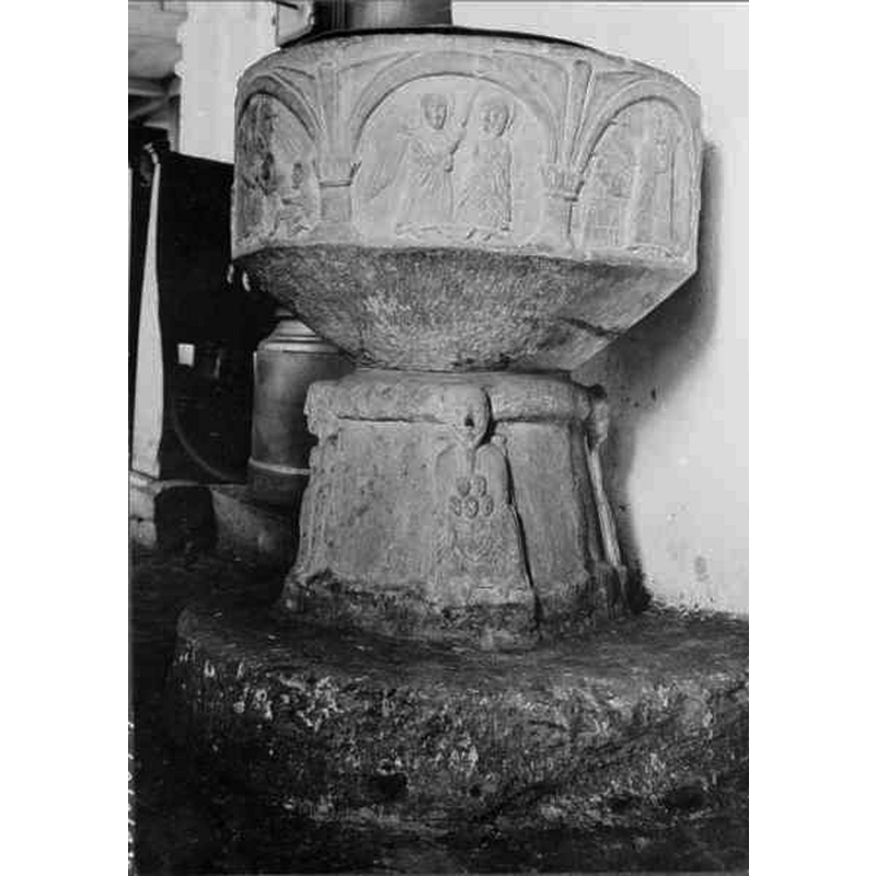 Source caption: "Hannas kyrka [...] Dopfunt av sandsten, i Sigrafs stil, Jesu barndomshistoria."