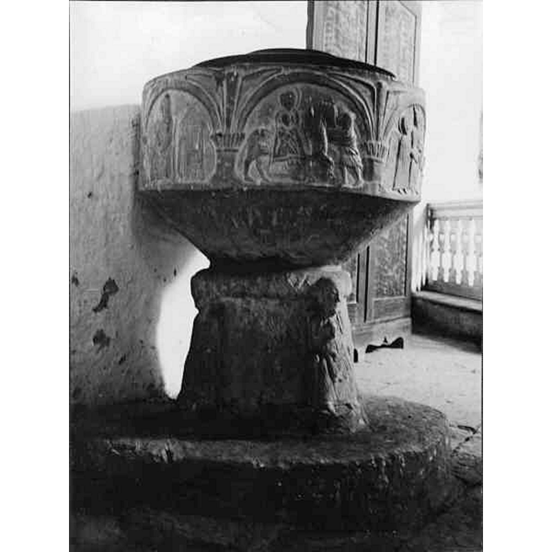 Source caption: "Hannas kyrka [...] Dopfunt av sandsten, i Sigrafs stil, Jesu barndomshistoria."