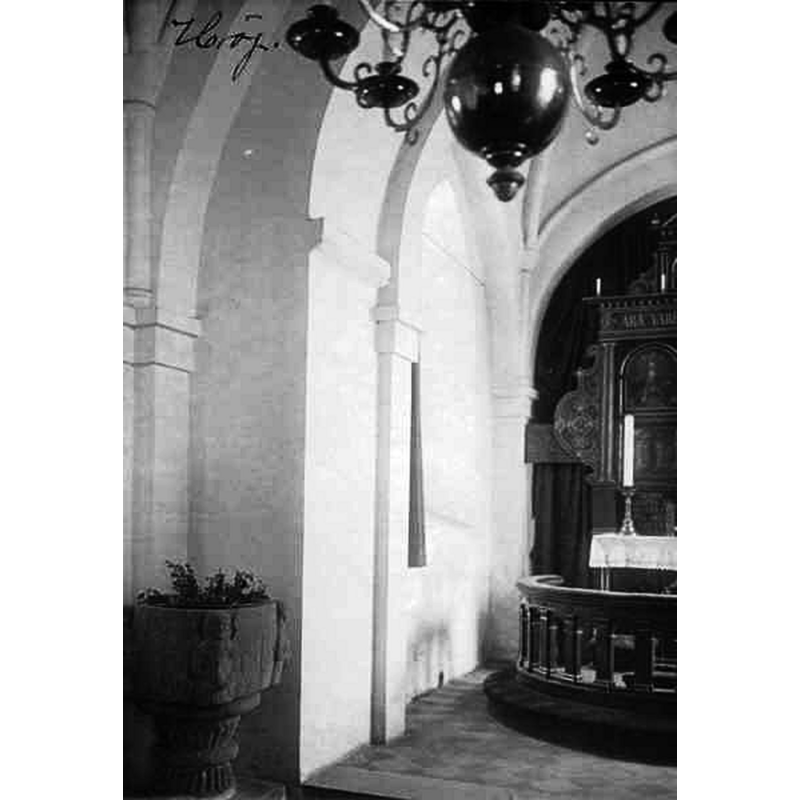 Source caption: "Högs kyrka [...] Interiör mot nordöst."
