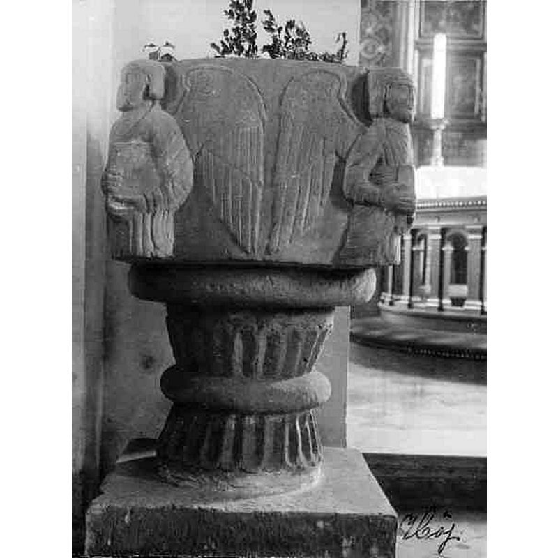 Source caption: "Högs kyrka [...] Dopfunt."