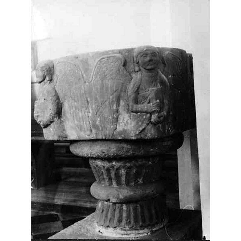 Source caption: "Högs kyrka [...] Dopfunt."