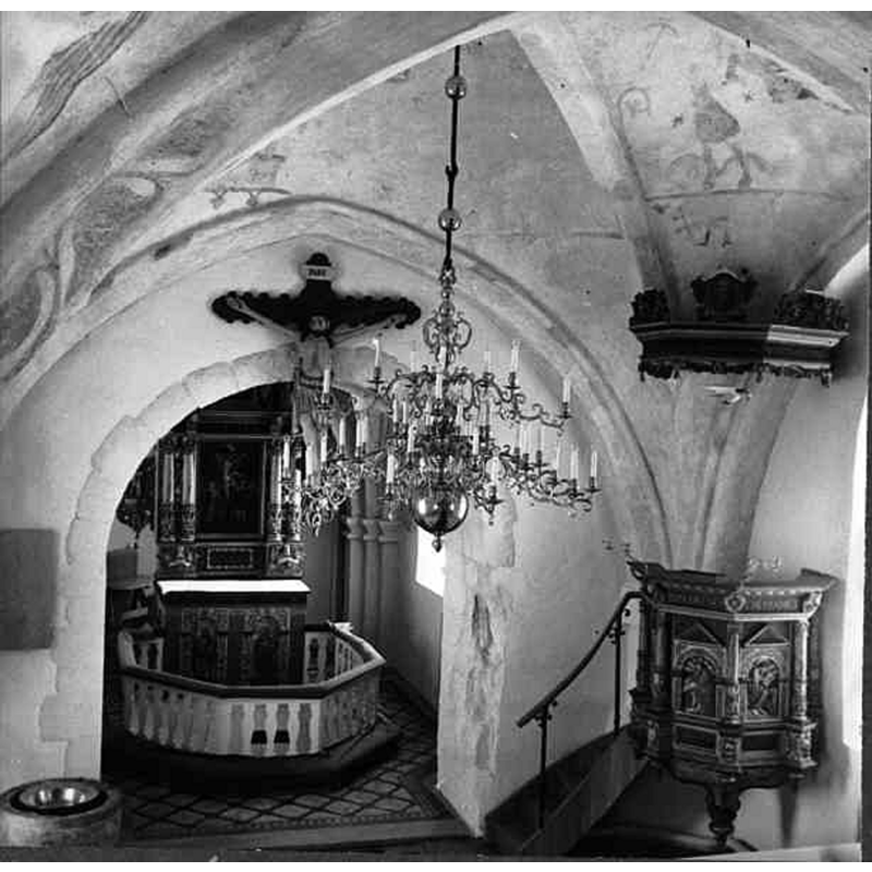 Source caption: "Kyrkoköpinge kyrka [...] Interiör mot sydöst. Efter restaurering." -- showing the top of the font in the bottom-left corner