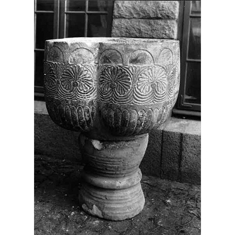 Source caption: "Källstorps kyrka [...] Medeltida dopfunt." -- showing the re-cycled font from the old church