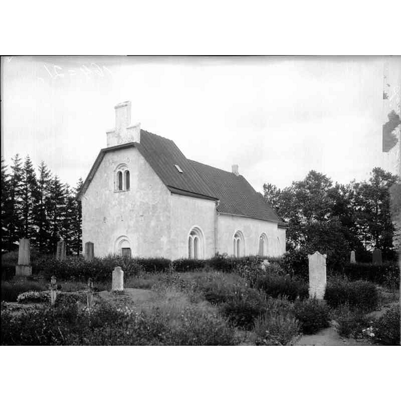 Source caption: "Linderöds kyrka [...] Kyrkan från sydväst."