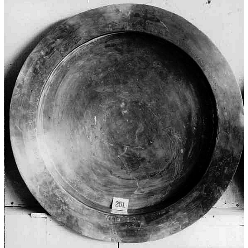 Source caption: "Löddeköpinge kyrka [...] Dopfat av mässing från 1682."