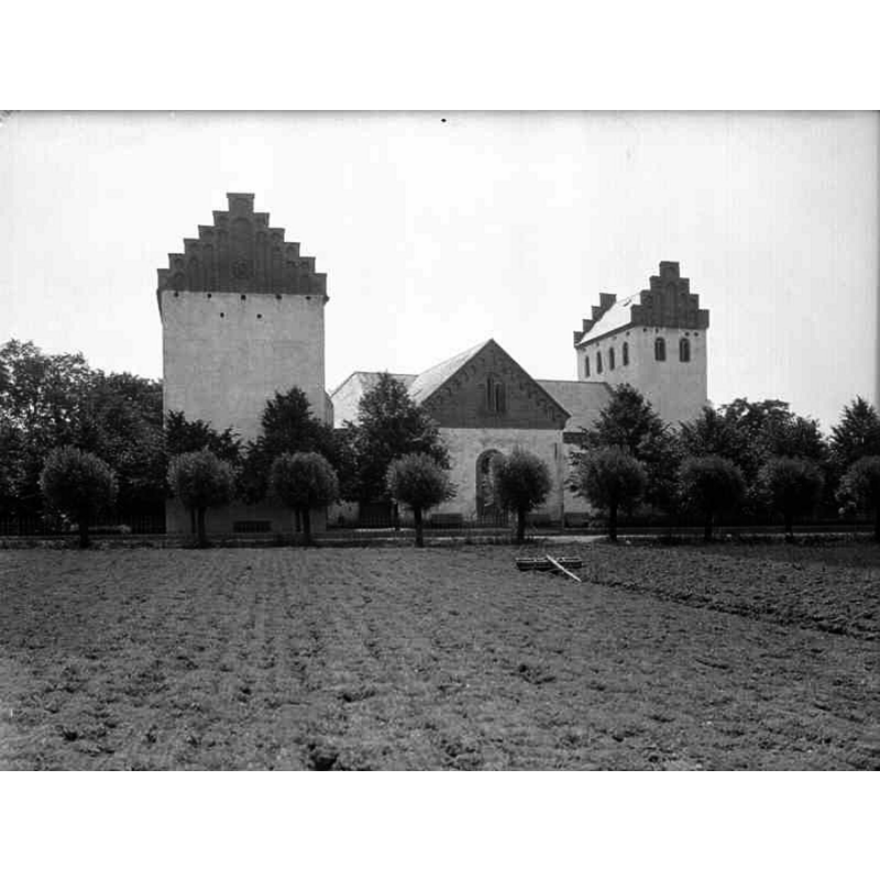 Source caption: "Löderups kyrka [...] Kyrkan från norr." -- the building on the left is detached tower of the 15thC