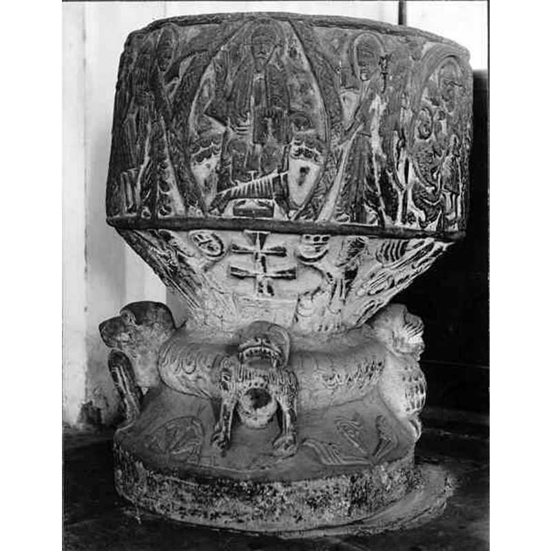 Source caption: "Löderups kyrka [...] Dopfunt av sandsten, avsmalnande uppåt, trattformig botten, utförd av Mäster Majestatis, slutet av 1100-talet."