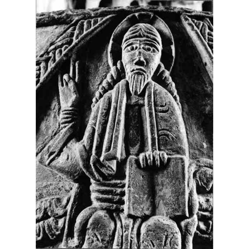 Source caption: "Löderups kyrka [...] Detalj av dopfunt av sandsten, avsmalnande uppåt, trattformig botten, utförd av Mäster Majestatis, slutet av 1100-talet."
