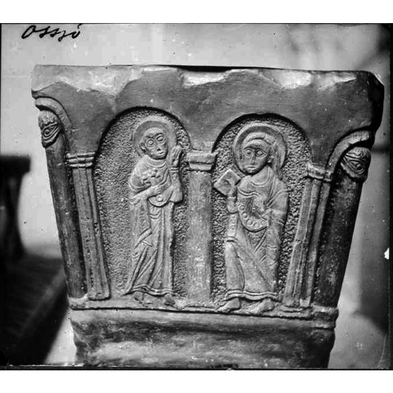 Source caption: "Össjö kyrka [...] Detalj av dopfunt av sandsten, foten och cuppan fyrkantig. Från 1100-talets slut."