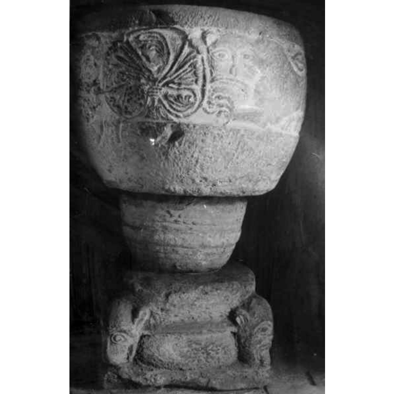 Source caption; "Oxie kyrka [...] Dopfunt av sandsten från 1200-talets mitt."