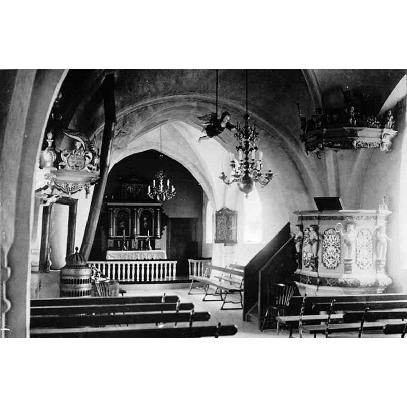 Source caption: "Perstorps kyrka [...] Interiör mot sydöst från början av 1900-talet. Originalbilden i privat ägo." -- the canopy visible on the left marks the approximate location of the baptismal font