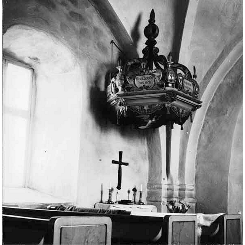 Source caption: "Perstorps kyrka [...] Dopfuntsbaldakinen före restaureringen."