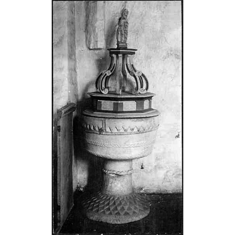 Source caption: "Sankt Ibbs gamla kyrka [...] Dopfunt av kalksten från 1300-talet, locket från 1600-talet."