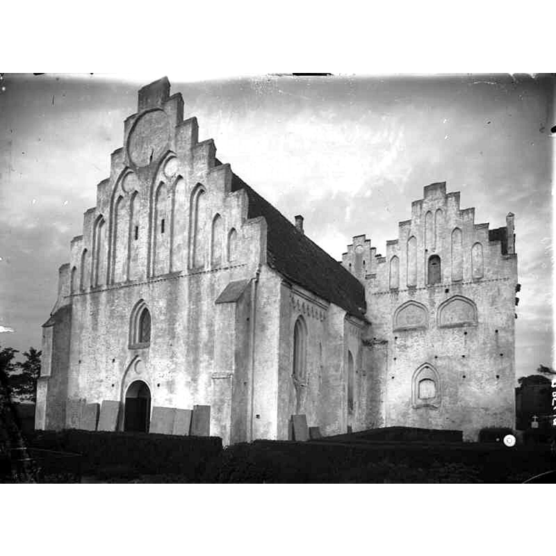 Source caption: "Skanörs kyrka (Sankt Olofs kyrka) [...] Kyrkan från väster."