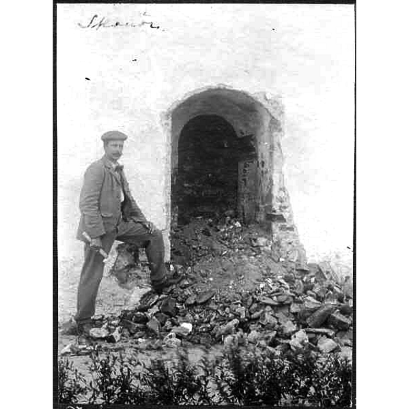 Source caption: "Skanörs kyrka (Sankt Olofs kyrka) [...] Nyfunnen romansk portal."