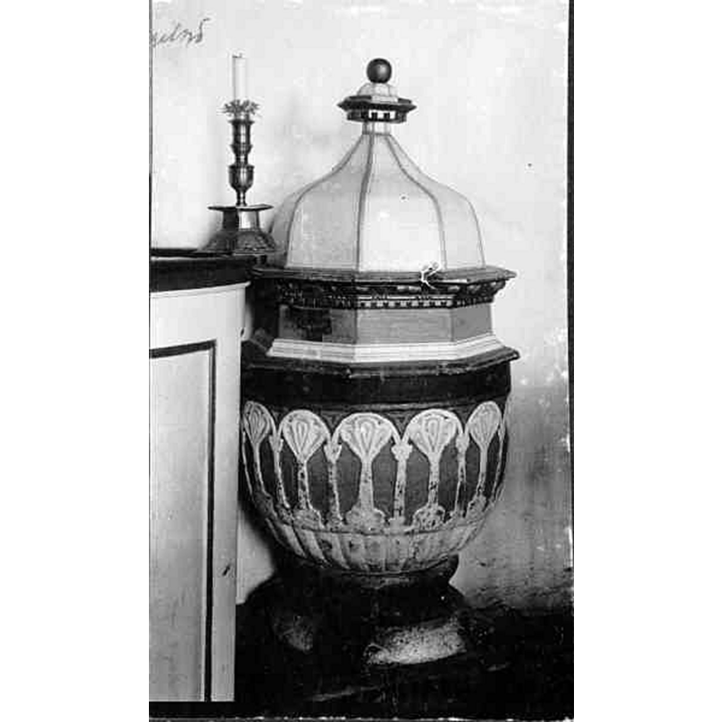 Source caption: "Tygelsjö kyrka [...] Dopfunt av sandsten, medeltida."