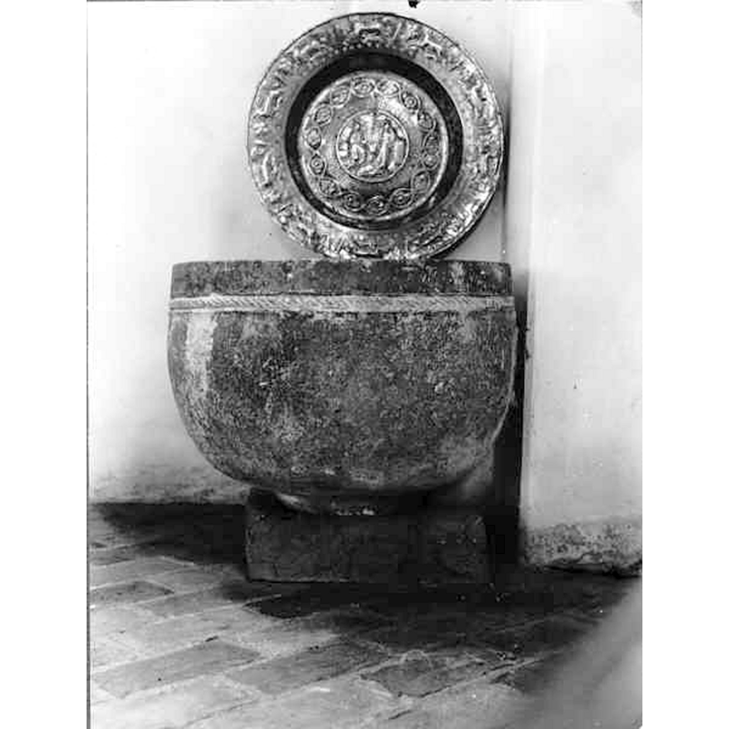 Source caption: "Uppåkra kyrka [...] Dopfunt och dopfat." -- the baptismal font originally from the demolished medieval church of Uppåkra, now in the new church