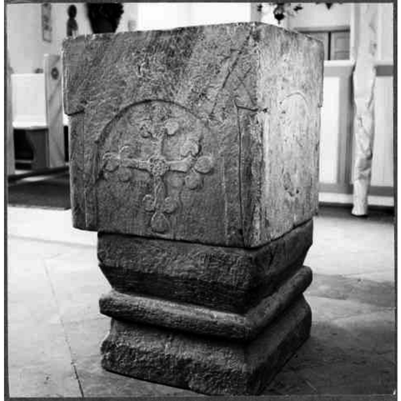 Source caption: "Vankiva kyrka [...] Dopfunt före restaurering."