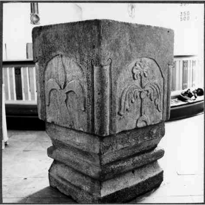 Source caption: "Vankiva kyrka [...] Dopfunt efter restaurering."
