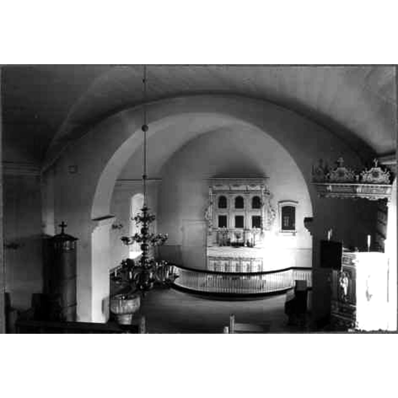 Source caption: "Visseltofta kyrka [...] Interiör mot öster." -- showing the medieval font by the north[left] pillar of the chancel arch