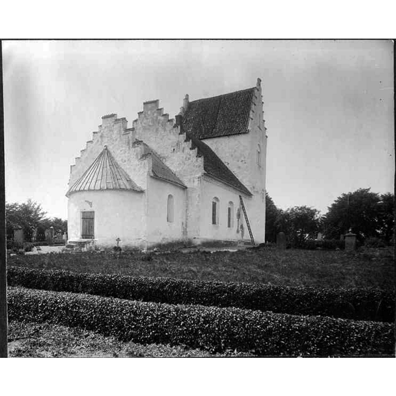 Source caption: "Örsjö kyrka [...] Kyrkan från nordöst."