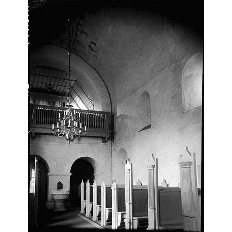 Source caption: "Östra Ingelstads kyrka [...] Interiör mot väster."