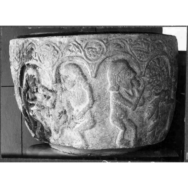Source caption: "Östra Vemmenhögs kyrka [...] Dopfuntscuppa av sandsten. Medeltida."