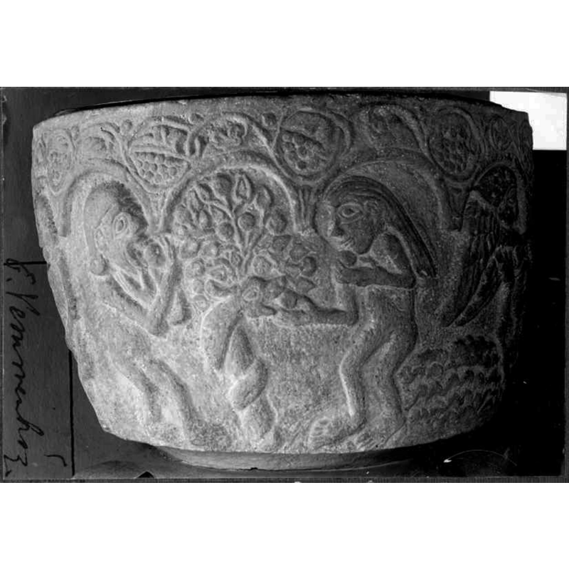 Source caption: "Östra Vemmenhögs kyrka [...] Dopfuntscuppa av sandsten. Medeltida."