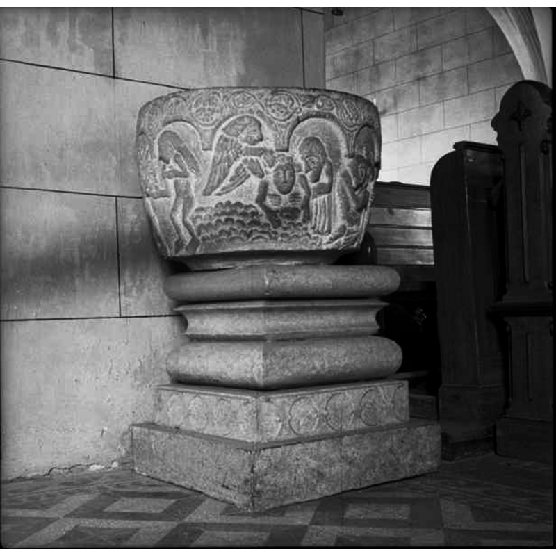 Source caption: "Östra Vemmenhögs kyrka [...] Dopfunt sandsten. Medeltida."