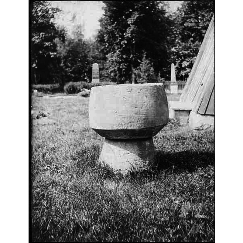 Source caption: "Bottnaryds kyrka [...] Medeltida dopfunt av sandsten."