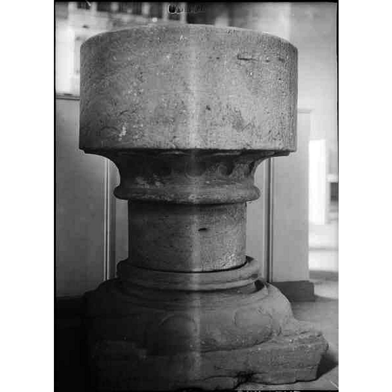Source caption: "Bälaryds kyrka [...] Dopfunt av sandsten."